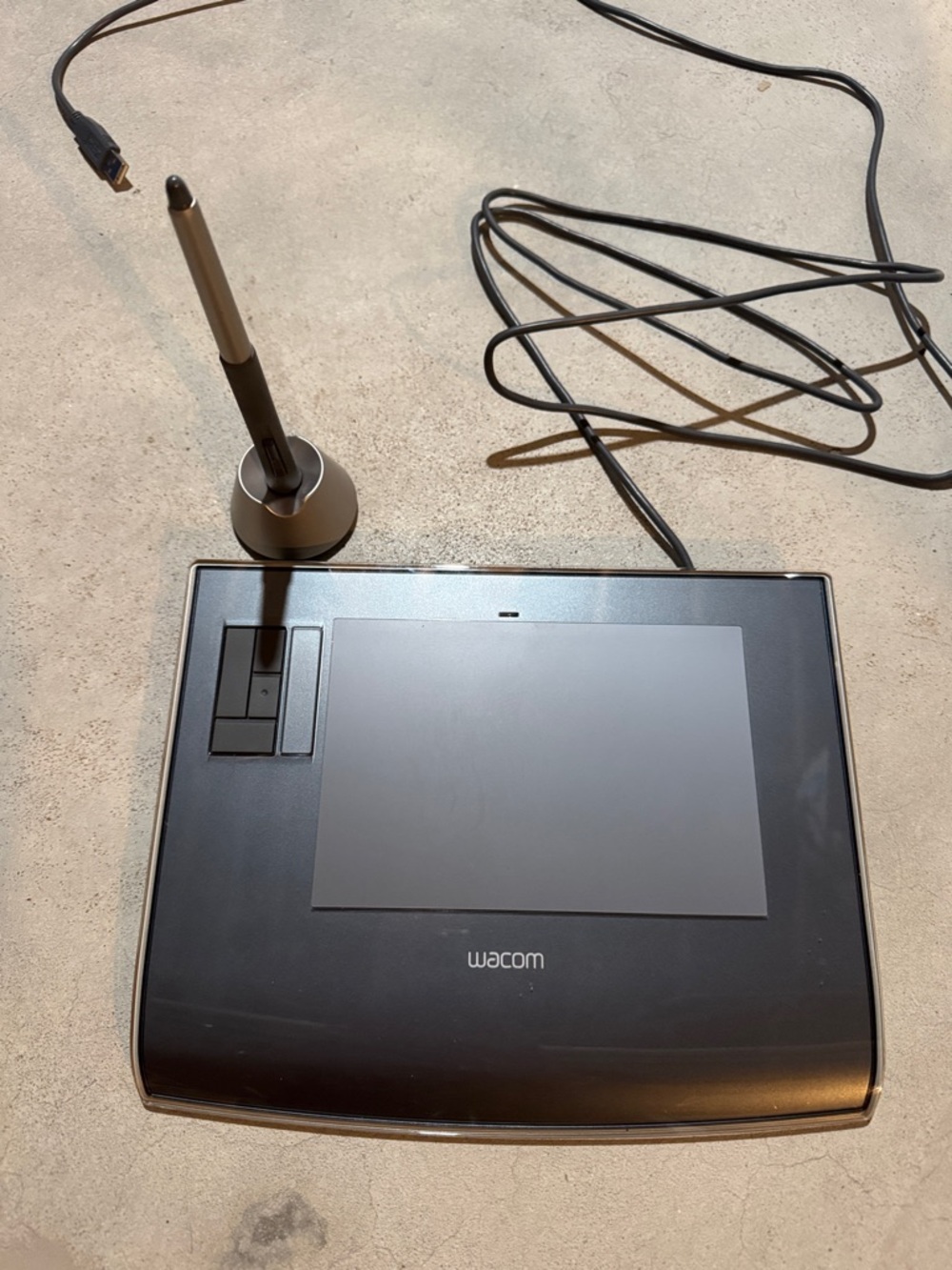 Wacom Graphics Tablet with Stylus and Stand - Black
